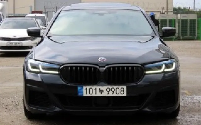 저신용중고차전액할부여유자금 5시리즈 (G30) M550i xDrive 매물 사진 2 - 2023/05 54,792km